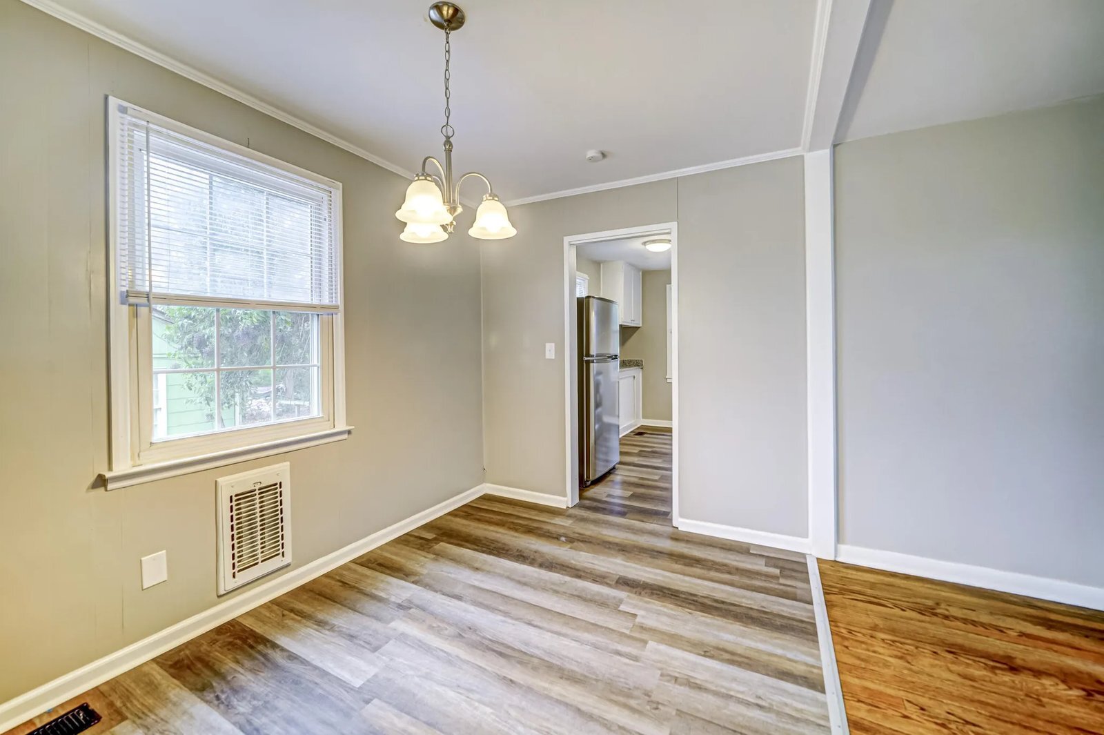 Building Photo - 661 Lorraine Dr