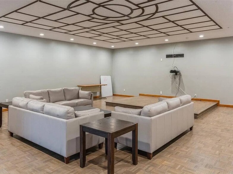 Building Photo - 50 Gibbs Rd