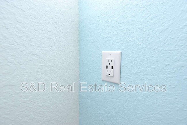 Building Photo - 3032 Spirit Lake Dr