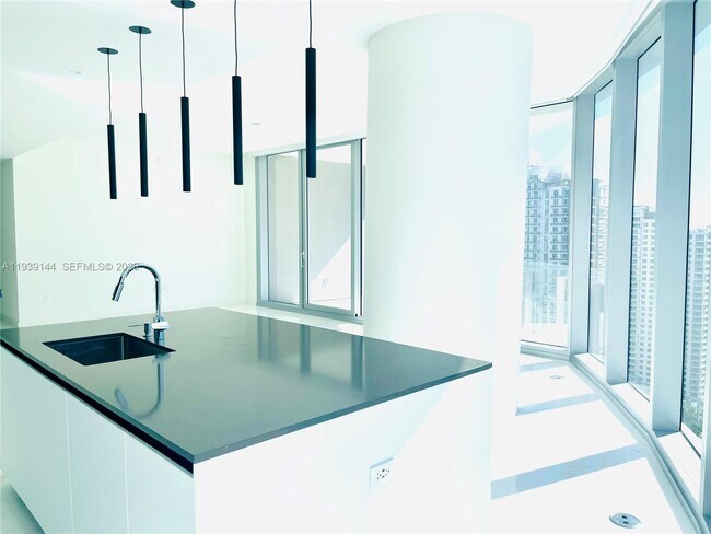 Building Photo - 300 Biscayne Blvd Way