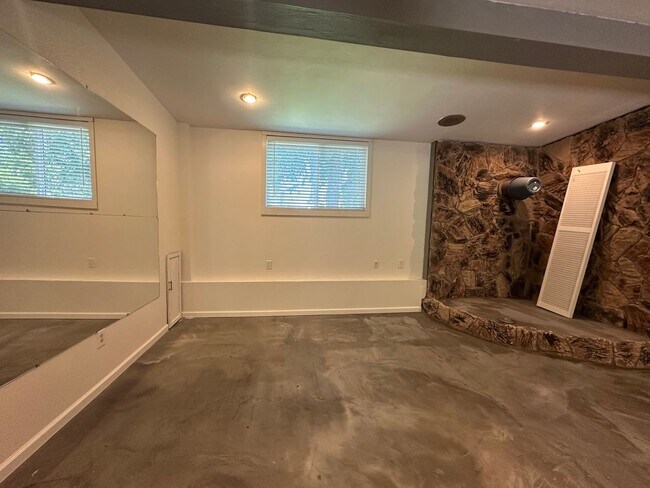 Building Photo - 3 Bed 2 Bath home with 2 Car Garage in Bellingham