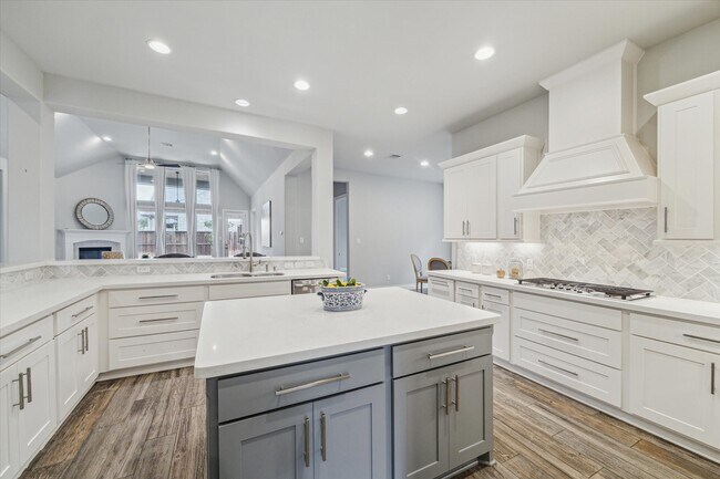 Building Photo - 16503 Whiteoak Canyon Dr
