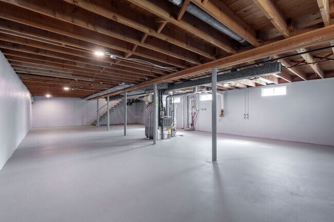 Building Photo - 1702 Bonnyville Blvd