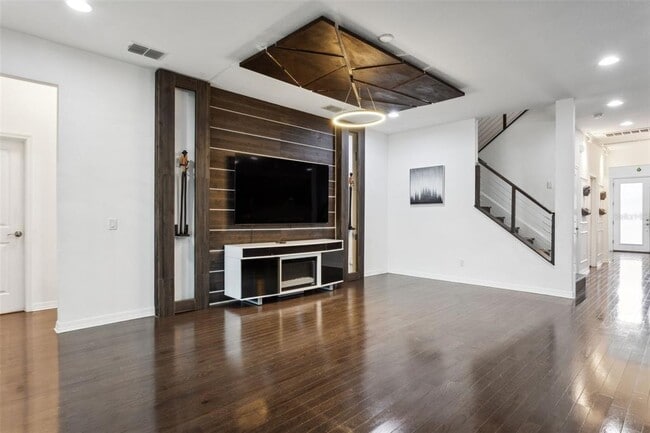 Building Photo - 10319 Stallion Flds Wy