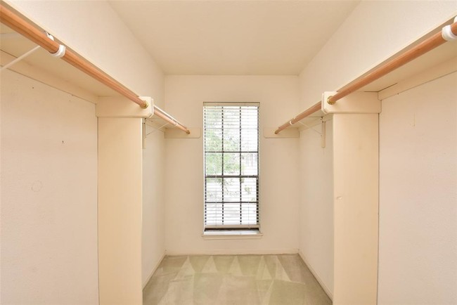 Building Photo - 7350 Kirby Dr