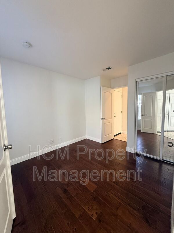 Building Photo - 827 S Shanada Ct