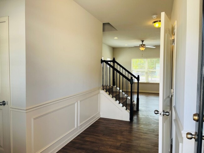 Building Photo - Wow! Check out this charming 3 bedroom 2.5 bathroom home in Newnan!