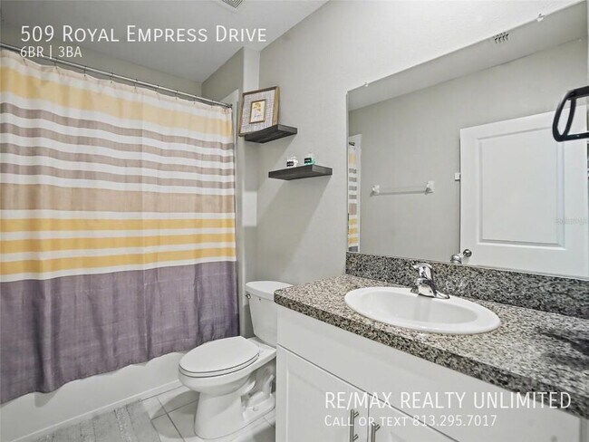 Building Photo - 509 Royal Empress Dr