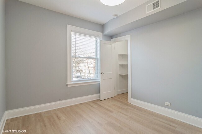Building Photo - 3603 W Cullom Ave