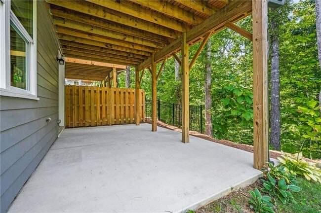 Building Photo - 421 Retreat Ln