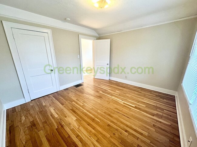 Building Photo - 3 Bed 1 Bath Unit in Ne Portland