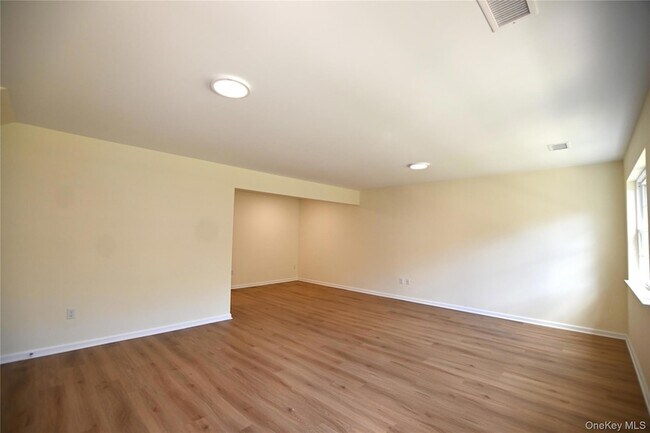 Building Photo - 276 Temple Hill Rd
