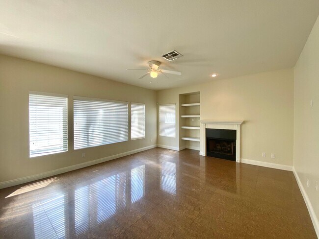 Building Photo - Great location house in Green Valley