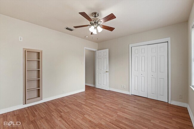 Building Photo - 2726 W Cavett Dr