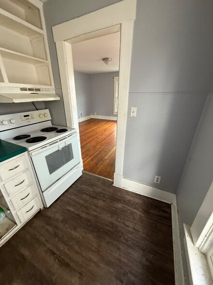 Building Photo - 227 1/2 N Main St