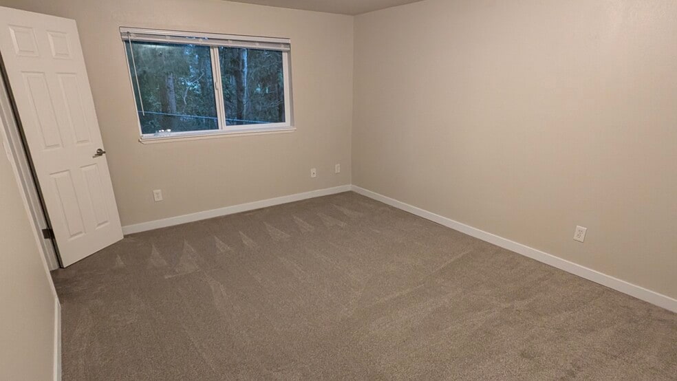 Large second bedroom - 12817 4th Dr SE