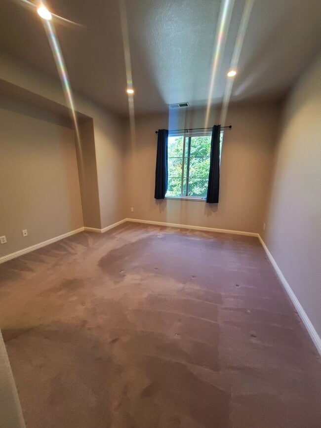 Building Photo - Modern Concord Townhouse 3/2.5 near BART &...