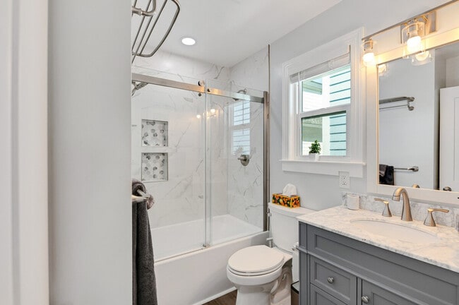 Building Photo - 111 Hanover St