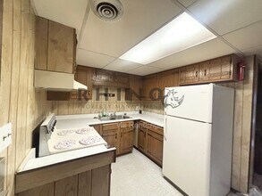 Building Photo - 825 W Arapahoe Ave