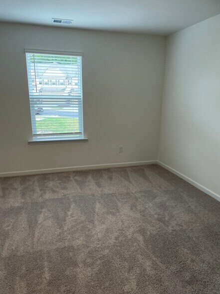 Building Photo - 102 Smithwood Dr