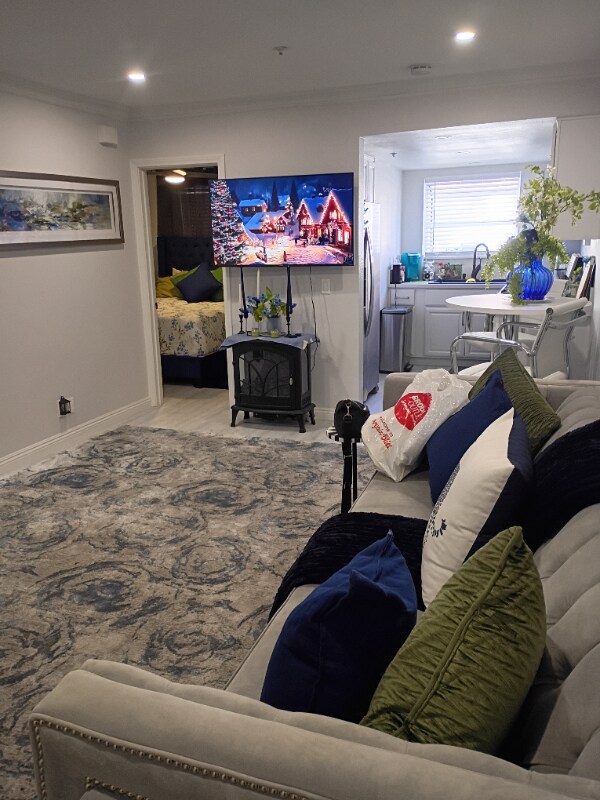 Building Photo - 511 S Monterey St