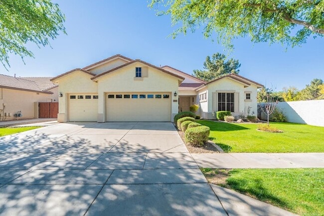 Building Photo - 3423 E Page Ave