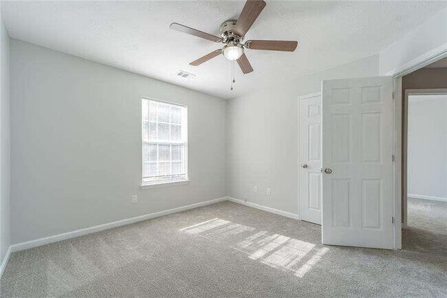Building Photo - 2716 Lake Park Ridge W