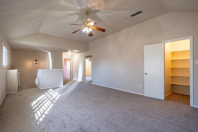 Building Photo - 228 Memory Dr