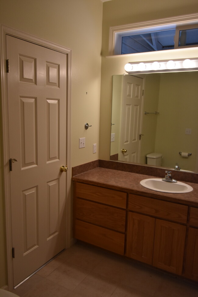 Building Photo - 10408 Merlin Way