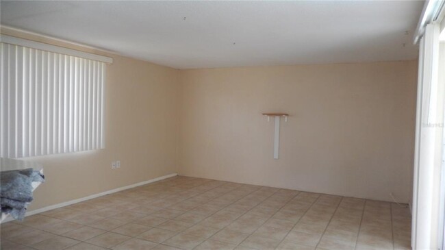 Building Photo - 2052 Norfolk Dr
