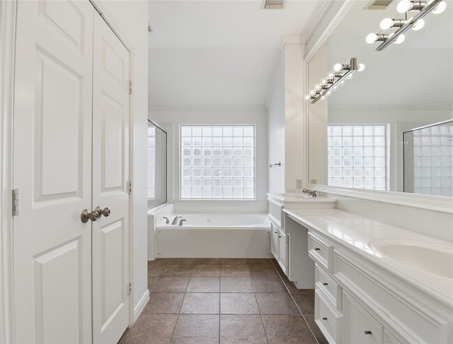 Building Photo - 1314 W Webster St