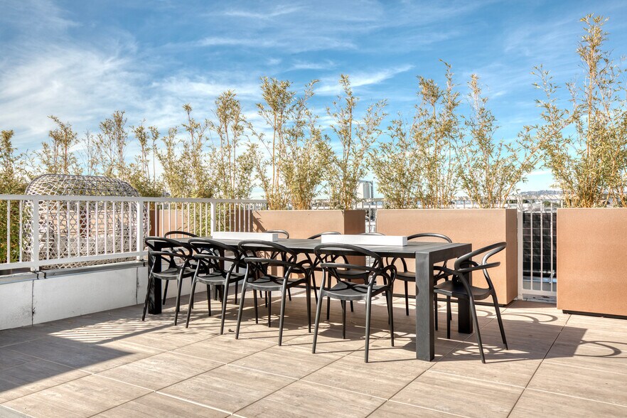 Building Photo - 505 Silver Lake Blvd