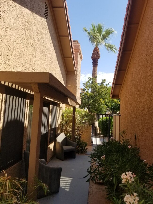 Building Photo - Charming South Chandler home with loft