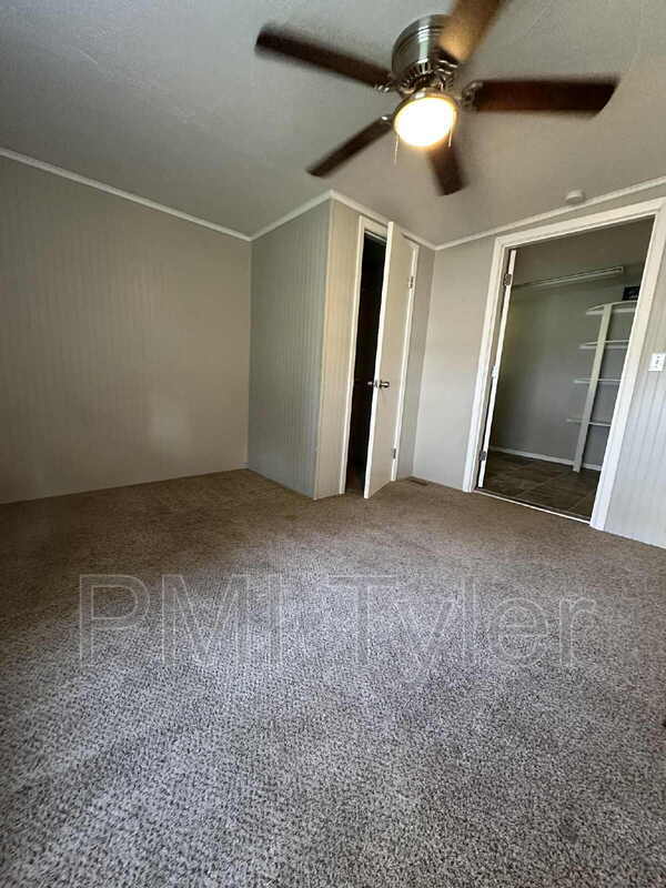 Building Photo - 427 Turkey Creek Dr