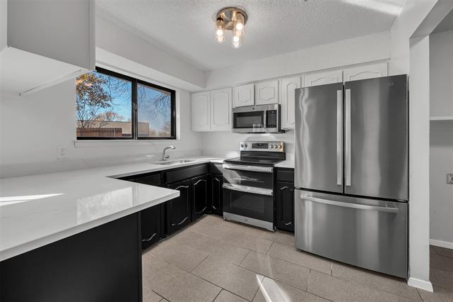 Building Photo - 121 Quail Creek Dr