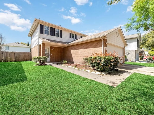 Building Photo - 10207 Revelstoke Dr