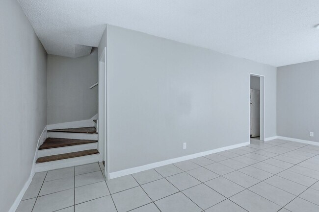 Building Photo - 1226 5th Ave N