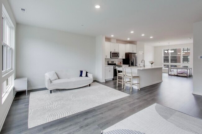 Building Photo - 2251 Venture Dr