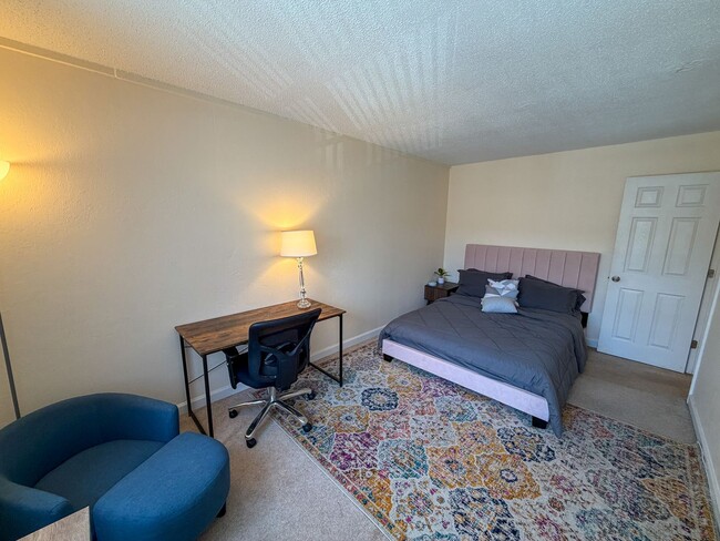 Building Photo - Summit House J-22