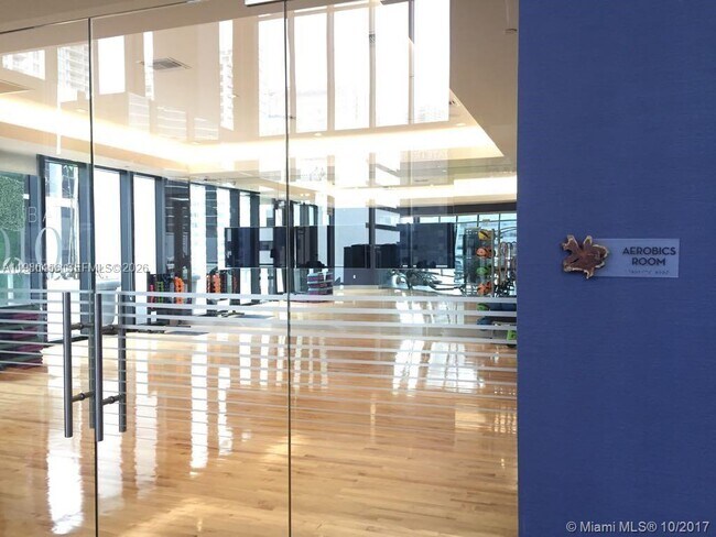 Building Photo - 1010 Brickell Ave