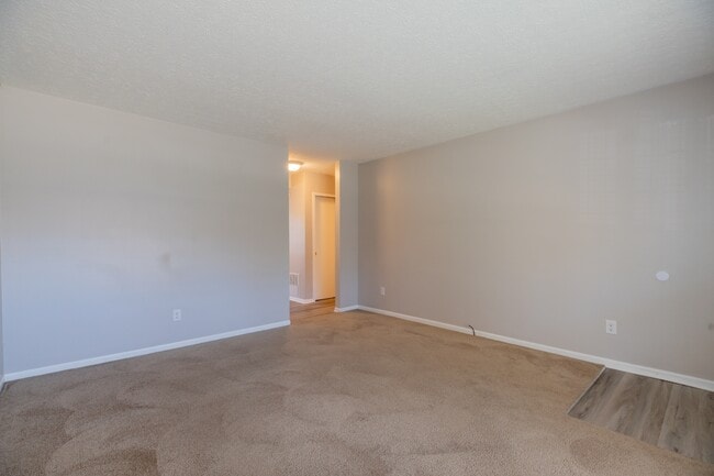 Building Photo - 484-486 Applegate Ln