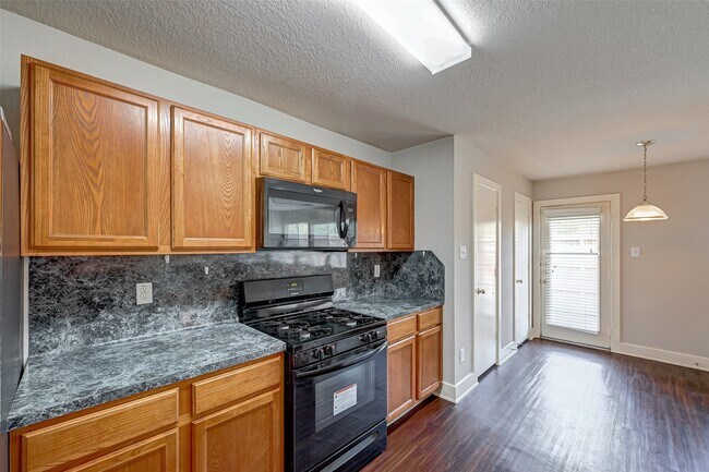 Building Photo - 7603 Chalk Hill