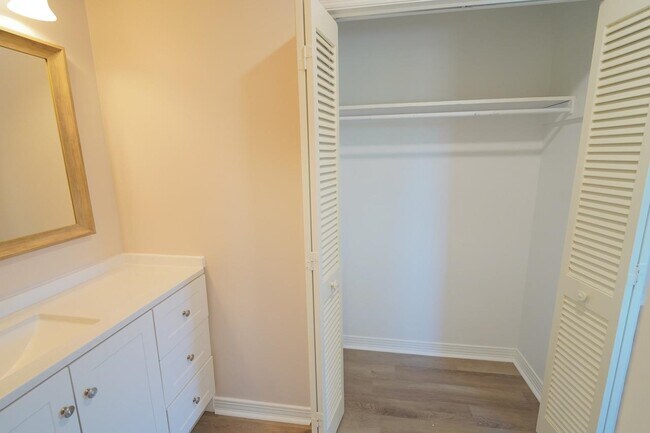 Building Photo - 1545 Pine View Dr