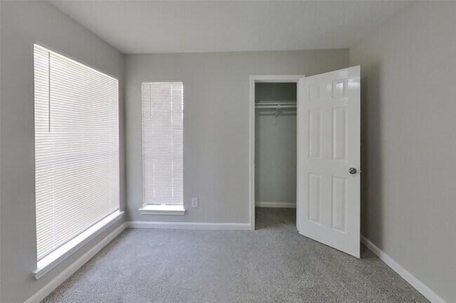Building Photo - 16027 Hidden Acres Dr
