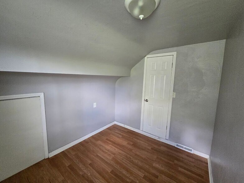 Building Photo - 10860 Duprey St