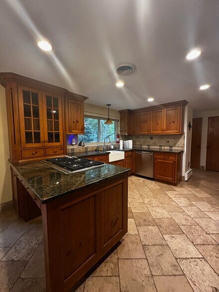 Building Photo - 1 High Acres Dr