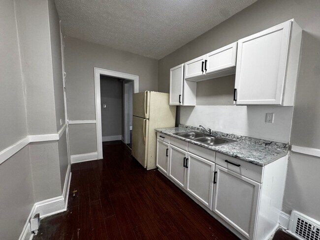 Building Photo - 395 E 152nd St