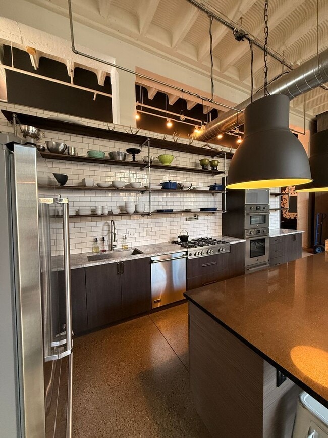 Building Photo - Fully Furnished!! Ready NOW! Sleek & Modern