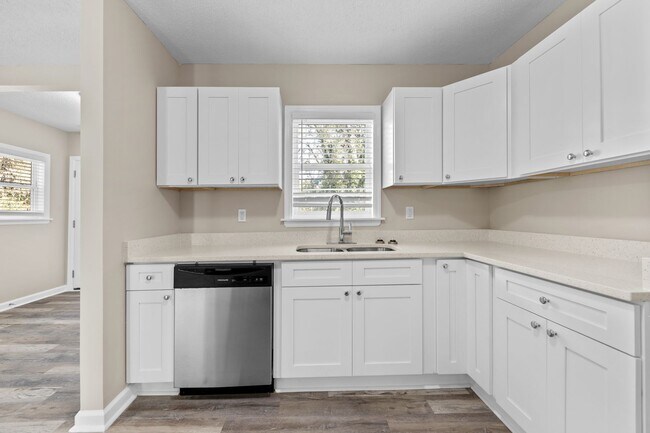 Building Photo - Welcome to this beautiful newly renovated 3-bedroom home!