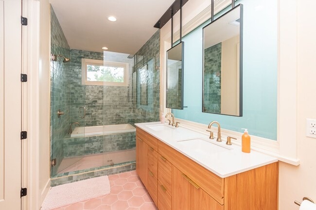 Building Photo - CHARMING, MODERN, CUSTOM HOME IN MID-CITY FOR RENT